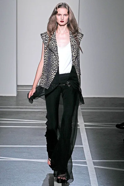 Look 10
